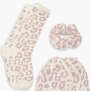 NWT-Barefoot dreams Leopard faded rose  and Cream sock and scrunchie set